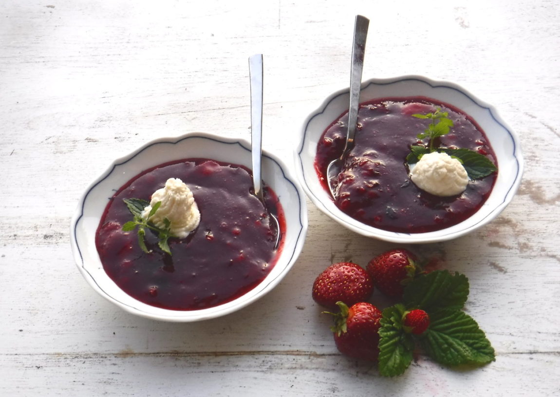 Dänisches Nationaldessert: Rødgrød med fløde - Meermond